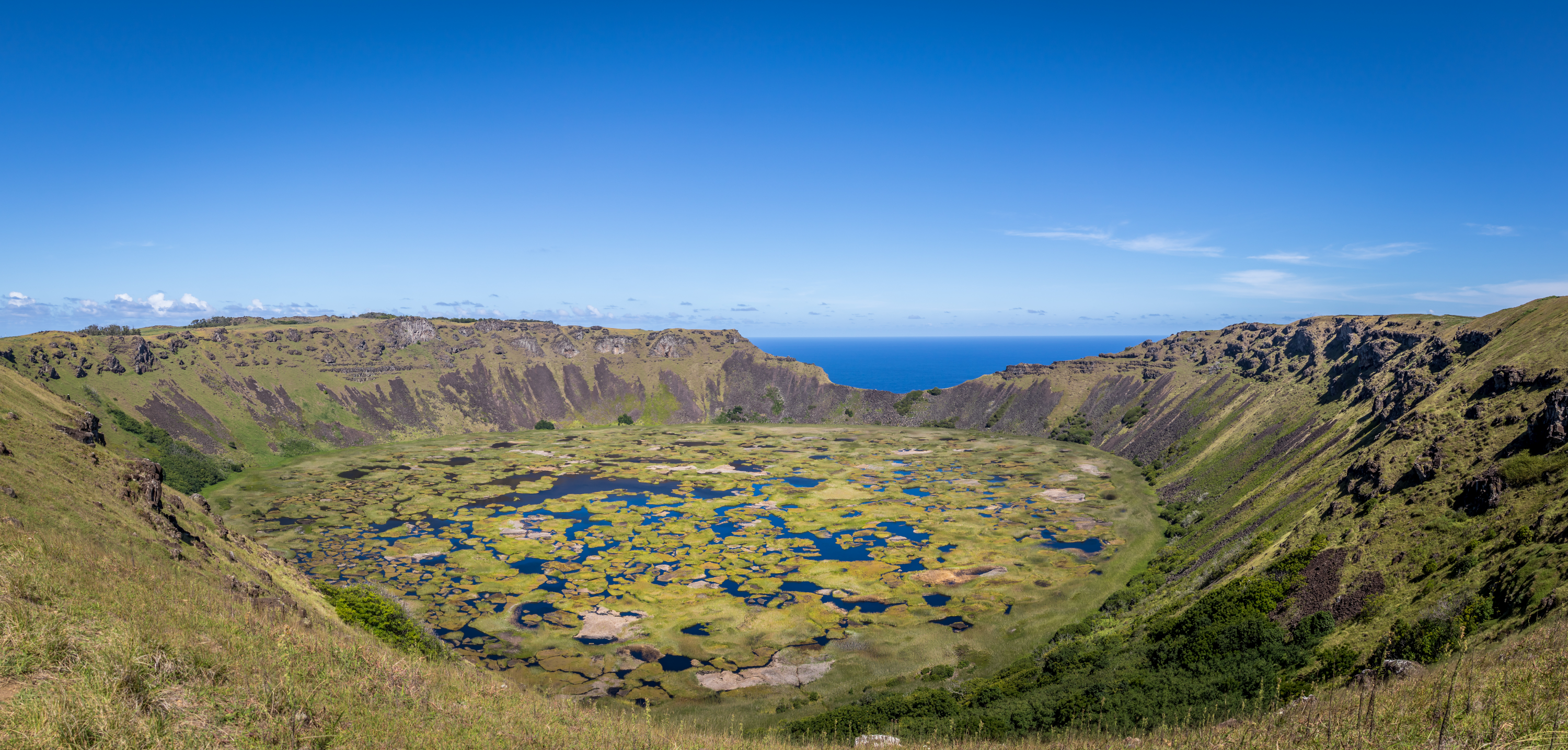 crater-of-vulcano-rano-kau-in-easter-island-chile